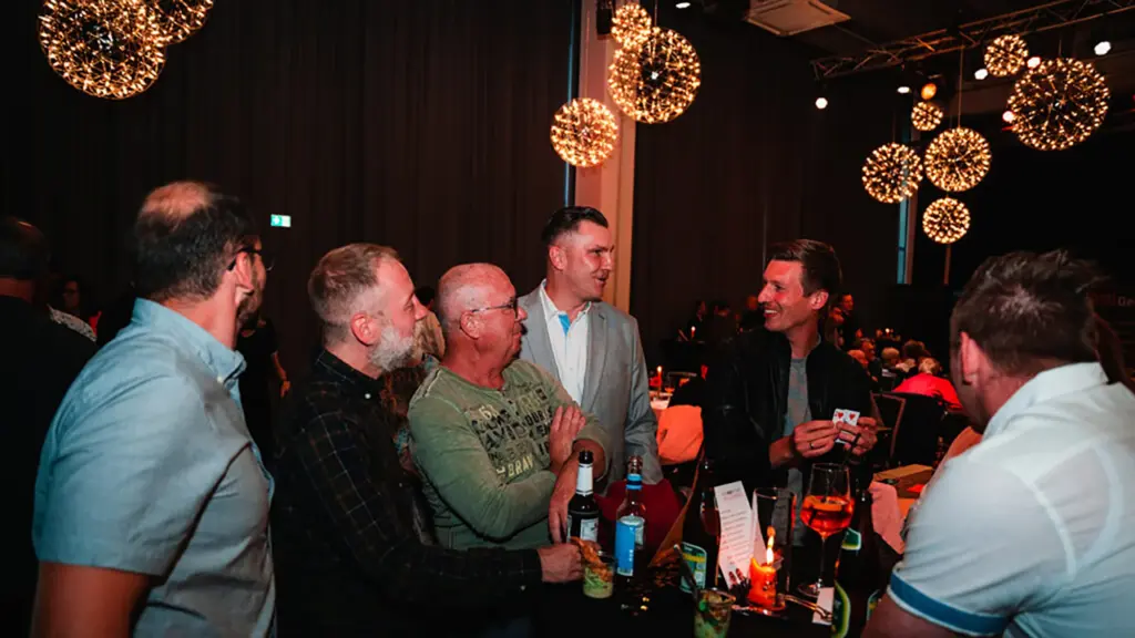 Das Bild zeigt eine Zaubershow, die währen der Feier stattgefunden hat.